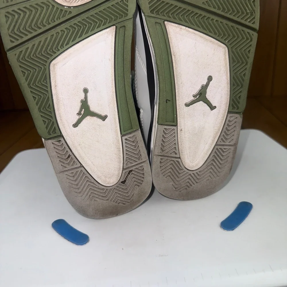 Air Jordan 4 Retro Seafoam Oil Green White Black AQ9129-103 Mens Size 8